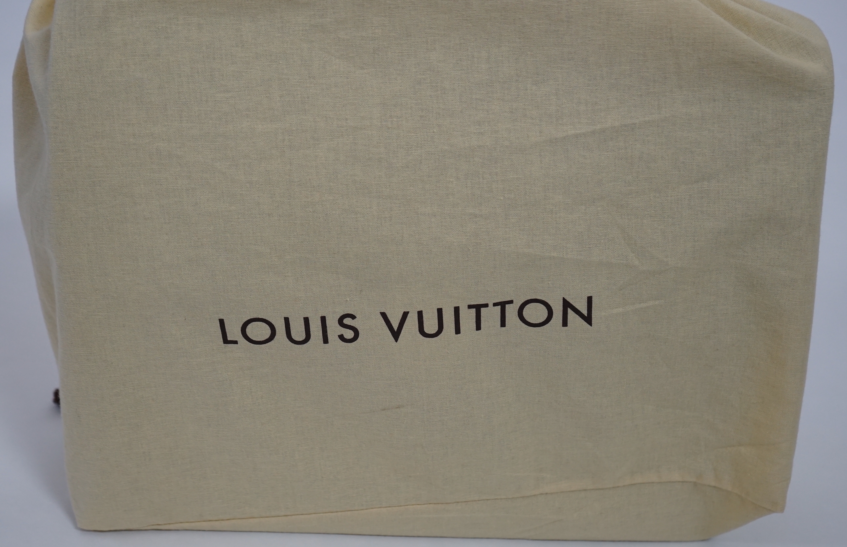 A Louis Vuitton Robusto briefcase in black taiga leather, width 41.5cm, height 33cm, depth 8cm